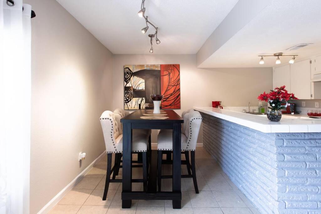 Urban 2Br Apartment In The Heart Of The Heights ヒューストン エクステリア 写真